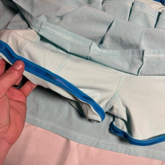 Lululemon Run: Pace Setter Skirt in Aquamarine, size 6 - Picture 9 of 9